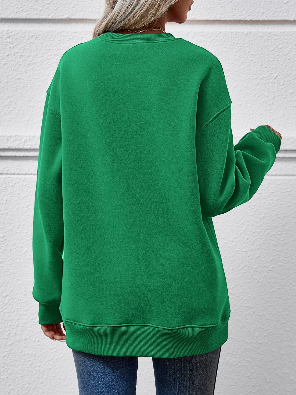 CHRISTMAS Graphic Round Neck Sweatshirt