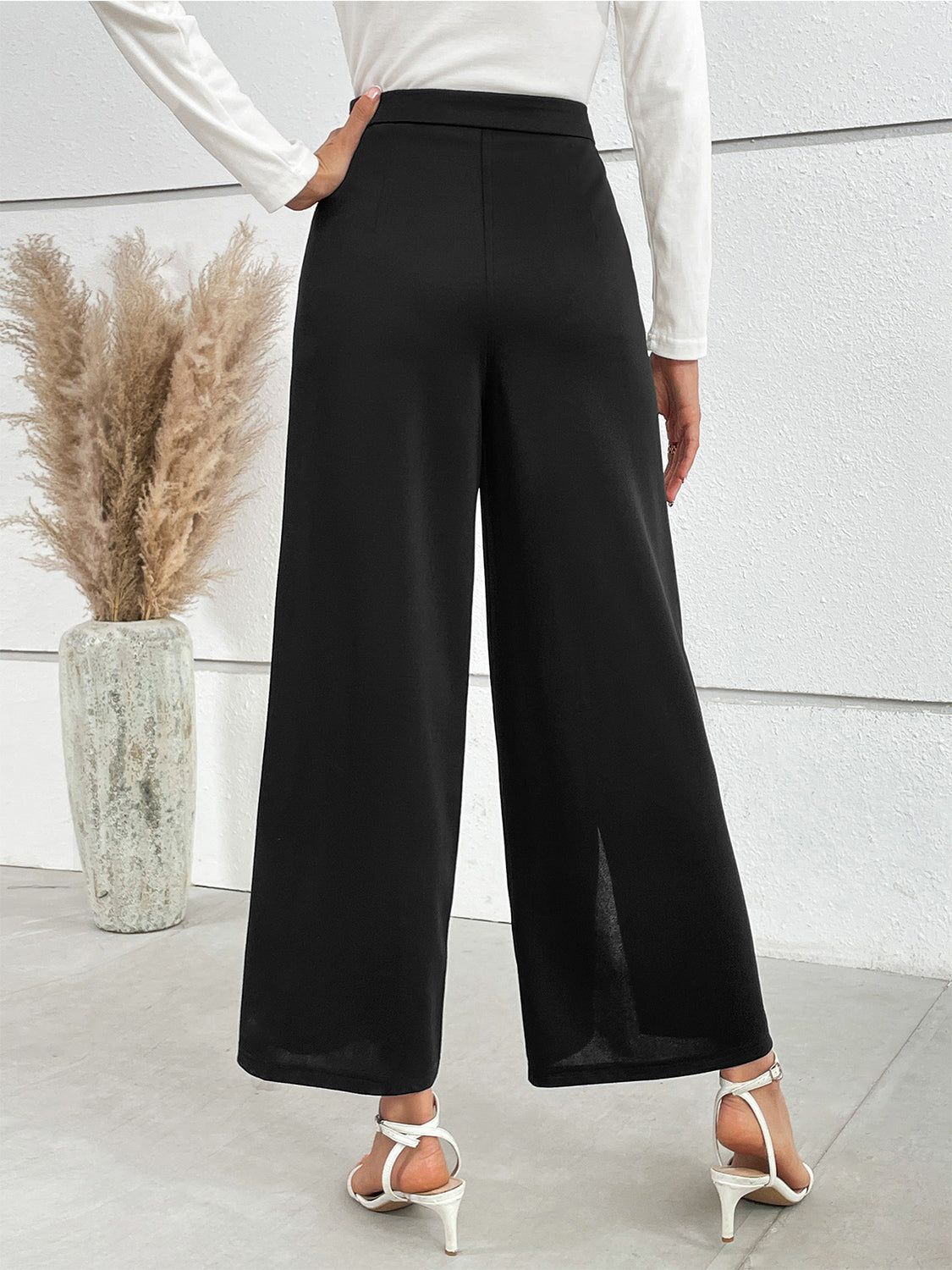 Honey Chain Detail Slit Straight Pants